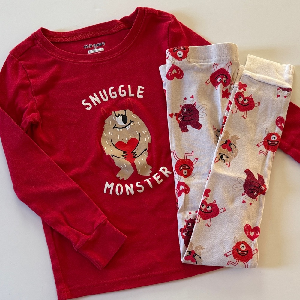 Old Navy 6T Valentine Pajamas
